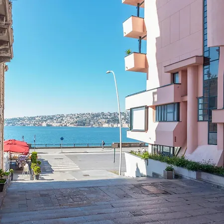 Apartment Chiatamone Seafront Neapel
